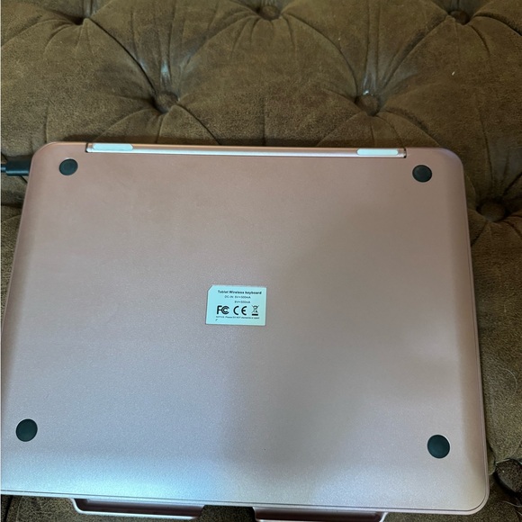 Rose Gold 12.9 iPad Keyboard - Picture 3 of 4